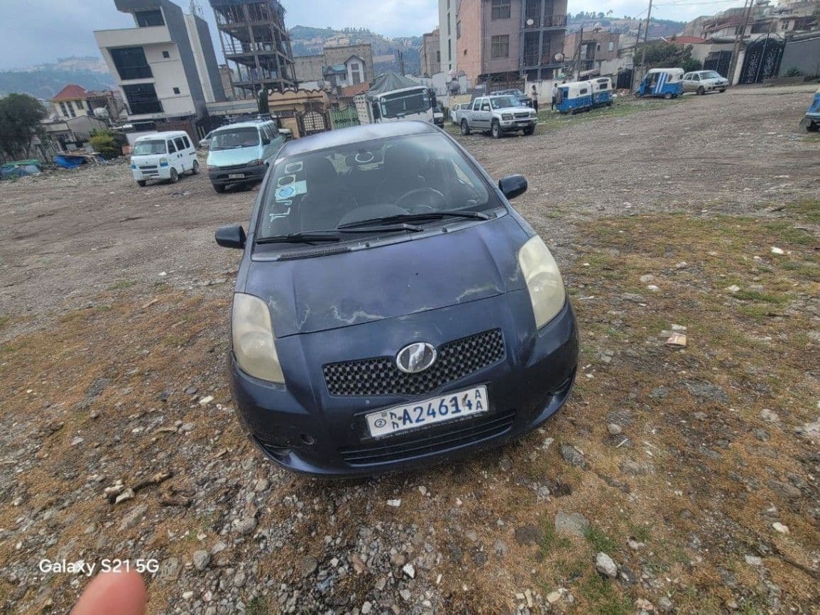 Toyota yaris compact, photo 2 of 6