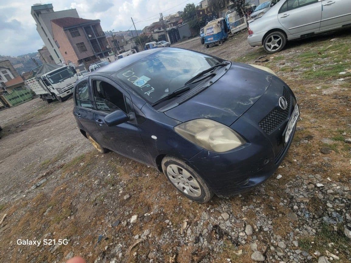 Toyota yaris compact, photo 6 of 6