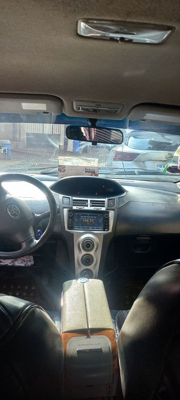 Toyota yaris compact, photo 2 of 4