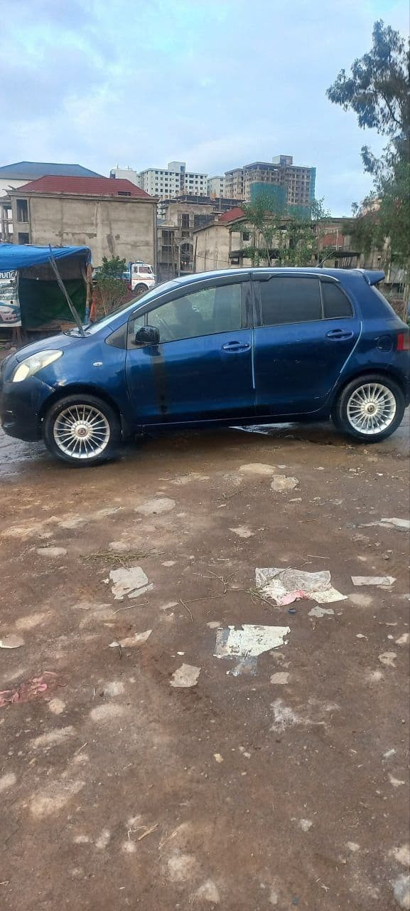Toyota yaris compact, photo 3 of 4