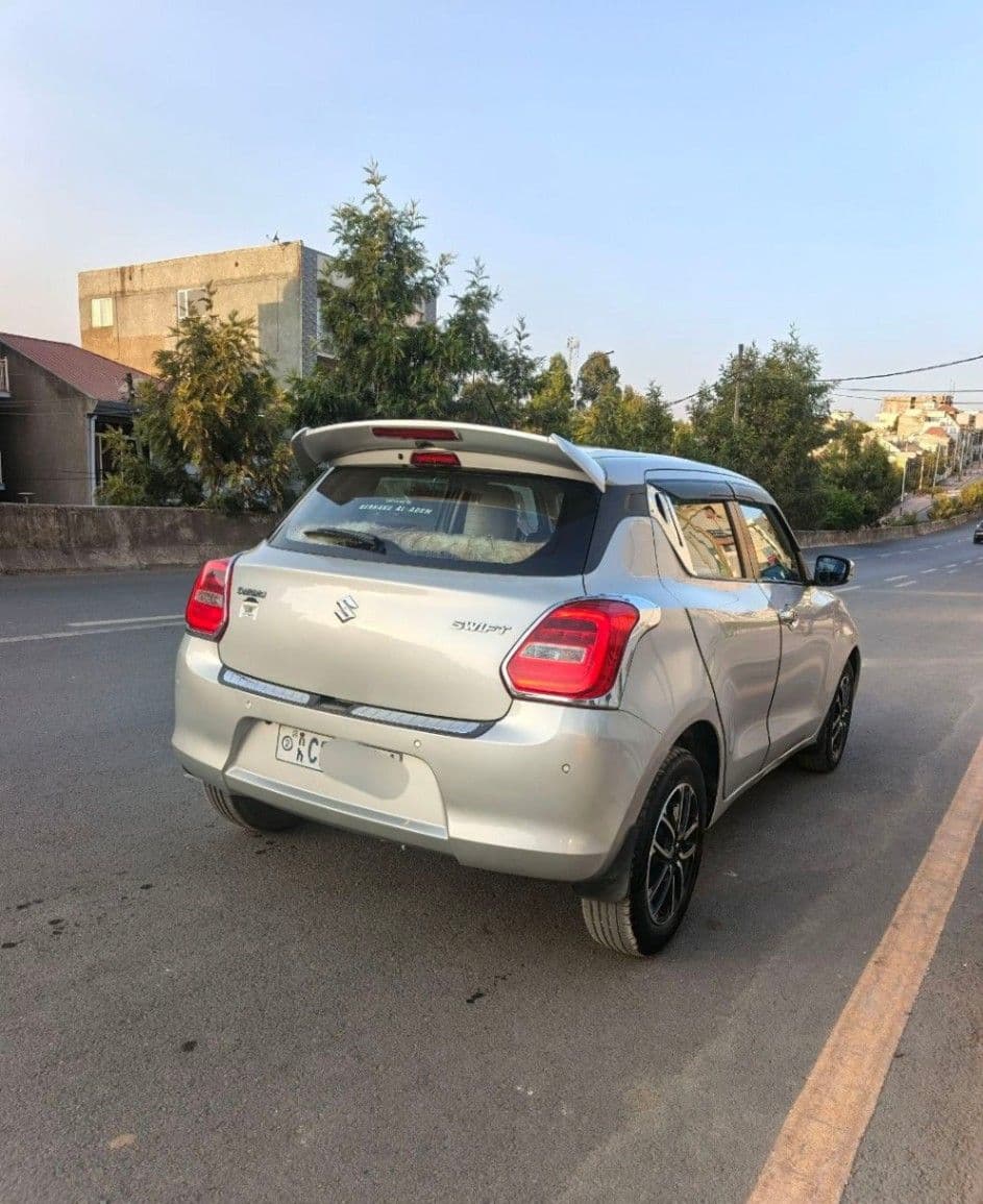 suzuki Swift, photo 2 of 6