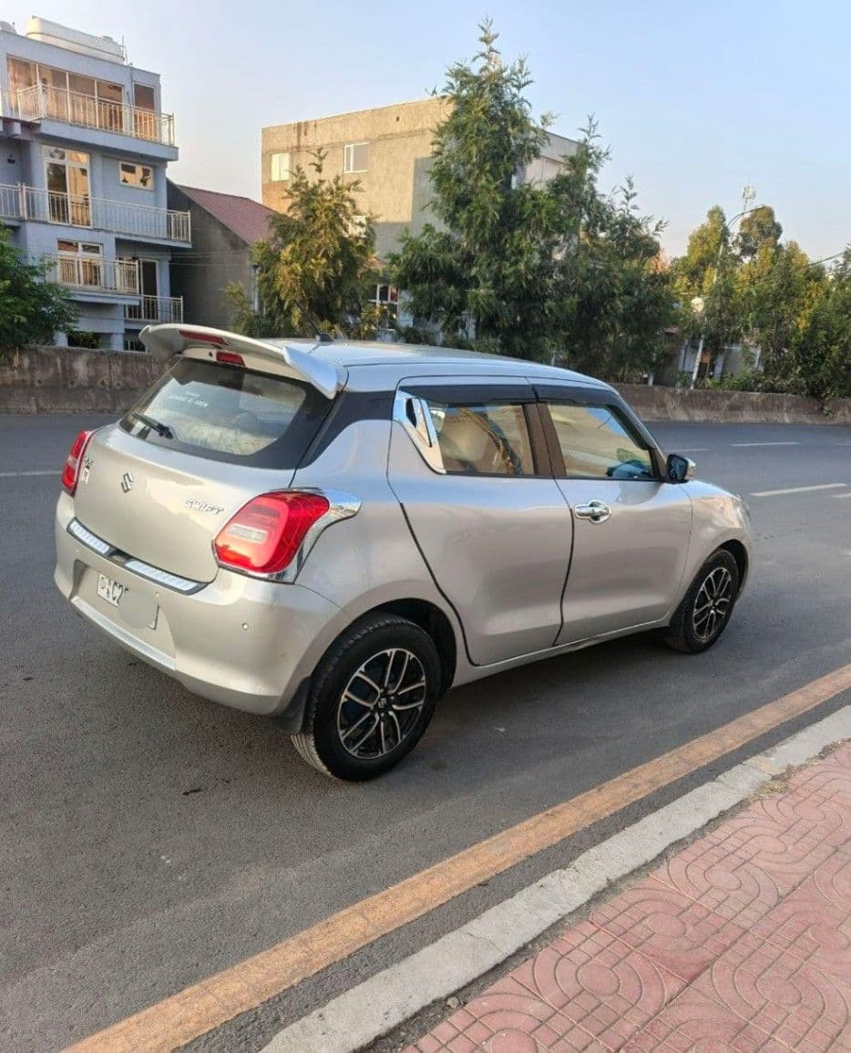 suzuki Swift, photo 1 of 6