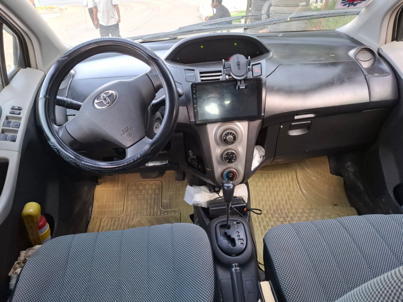 TOYOTA YARIS AUTOMATIC , photo 2 of 3