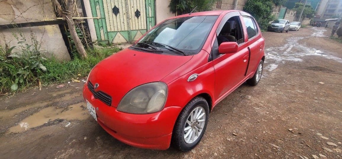Toyota Vitz, photo 3 of 3
