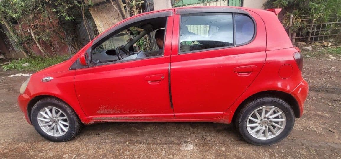 Toyota Vitz, photo 2 of 3