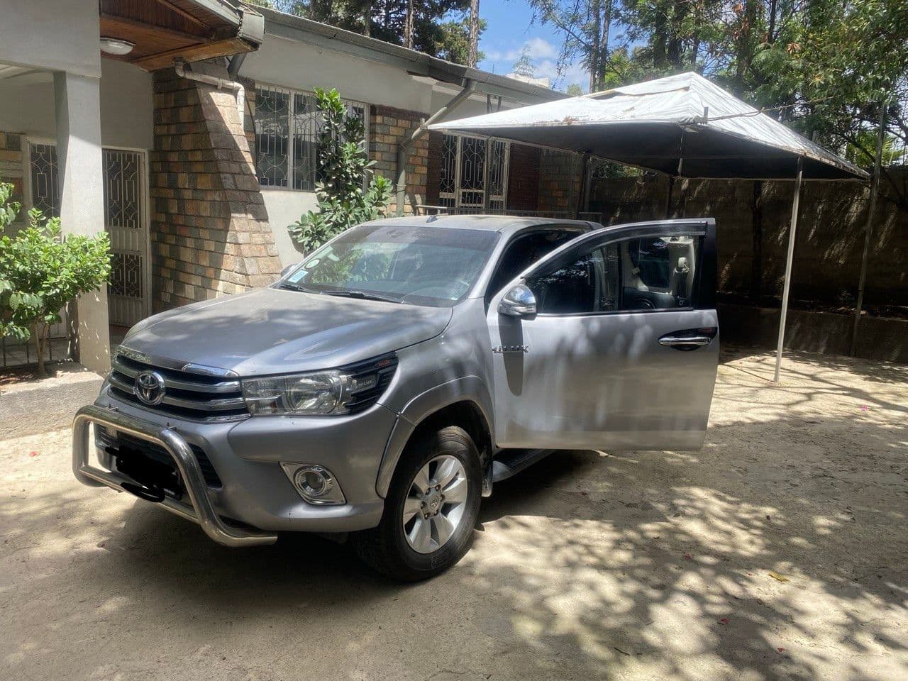 Toyota Revo 2016, photo 2 of 6
