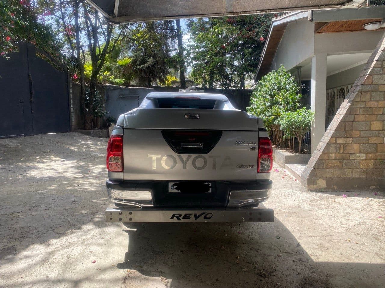 Toyota Revo 2016, photo 3 of 6