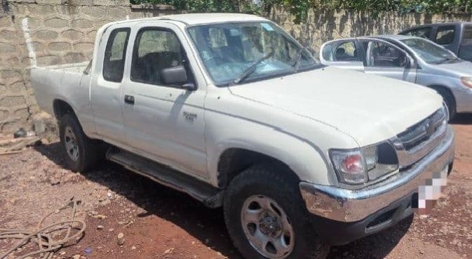 Toyota hilux 2004, photo 1 of 6