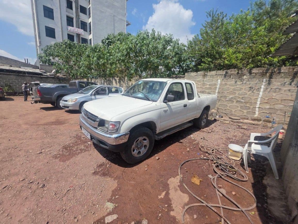 Toyota hilux 2004, photo 6 of 6