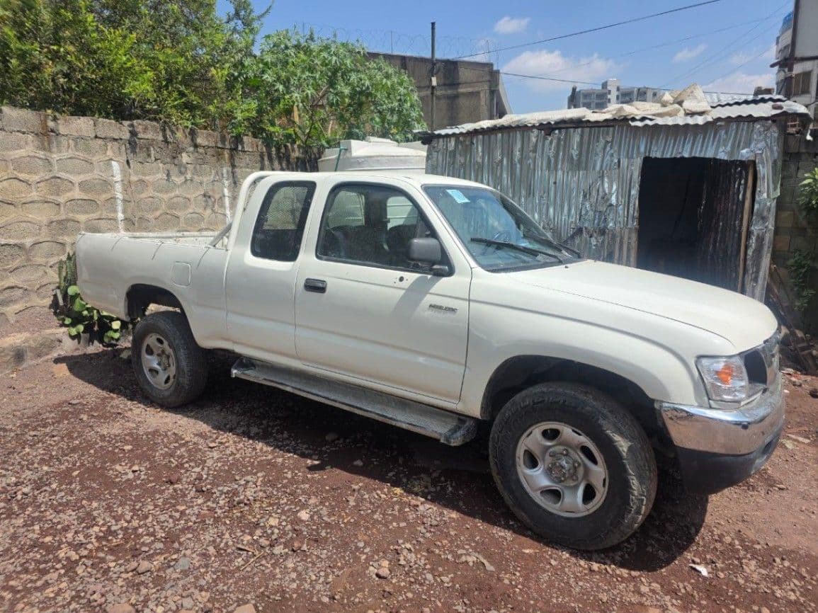 Toyota hilux 2004, photo 4 of 6