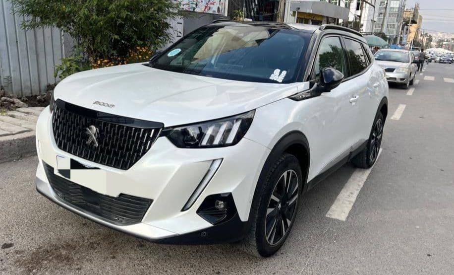 Peugeot 2008, photo 2 of 5