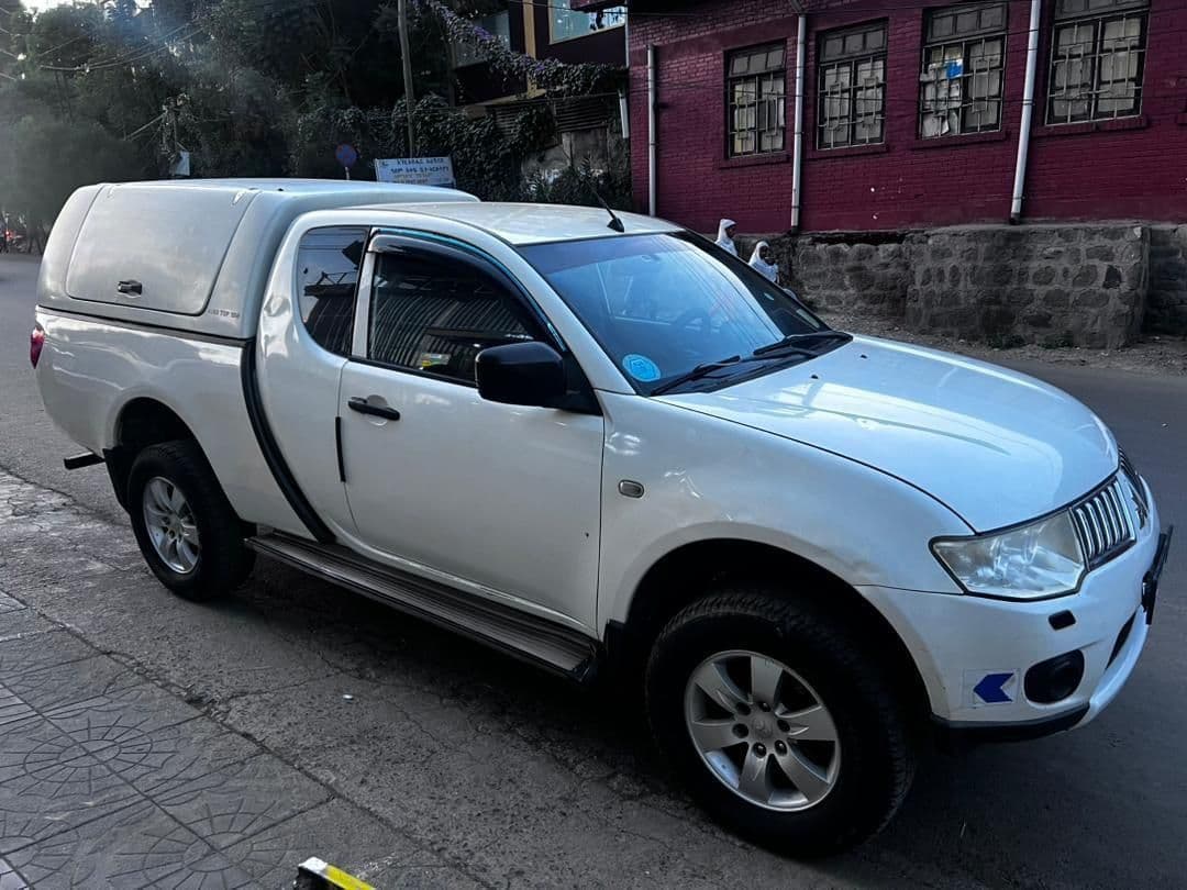 Mitsubishi L 200, photo 2 of 6
