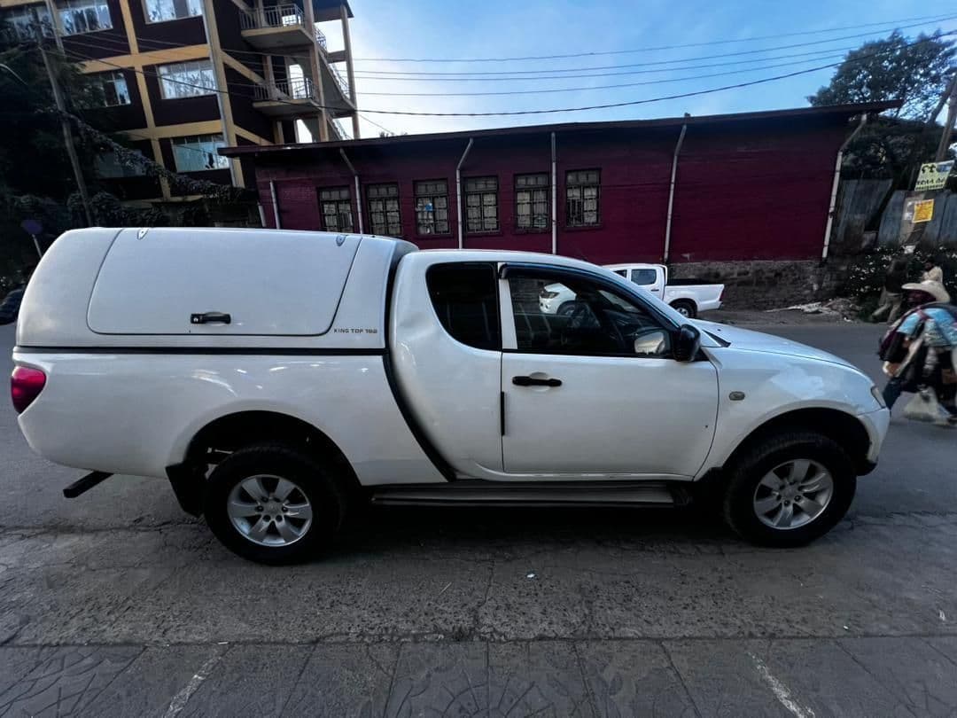 Mitsubishi L 200, photo 3 of 6