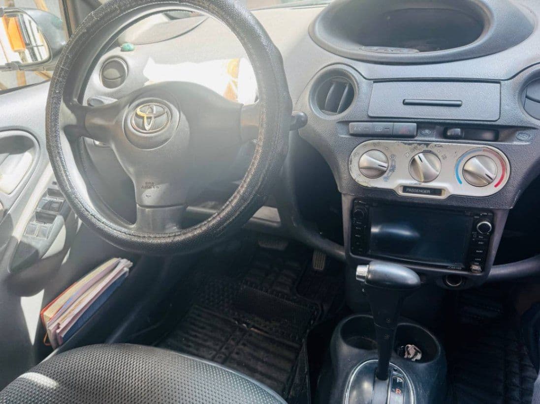 Toyota vitz 2004, photo 4 of 6