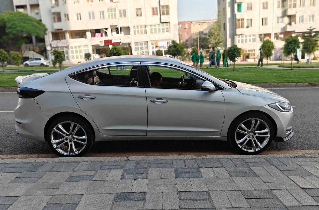 Hyundai Elantra , photo 4 of 8