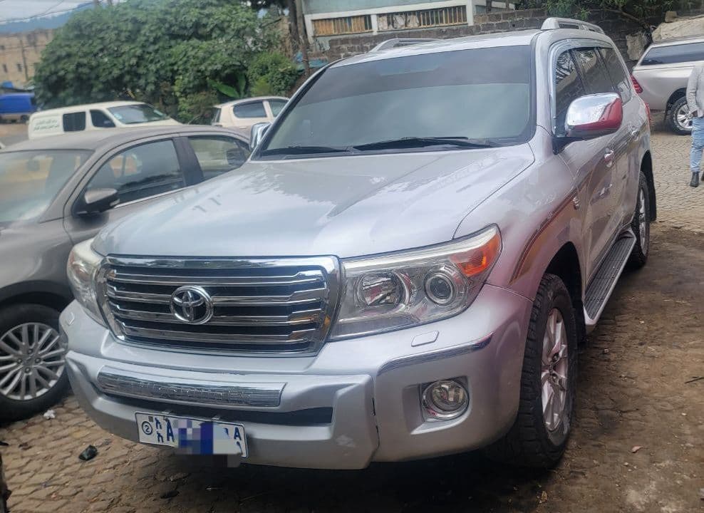 አስቸኳይ!! Toyota Land cruiser V8,Diesel,7 Seat,excellent condition!!, photo 1 of 5
