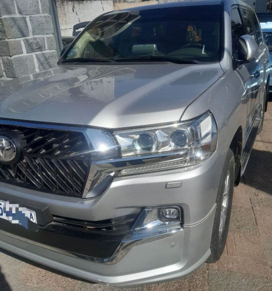 2020 Toyota V8,GXR,Automatic,full option,Super excellent condition!!, photo 2 of 5