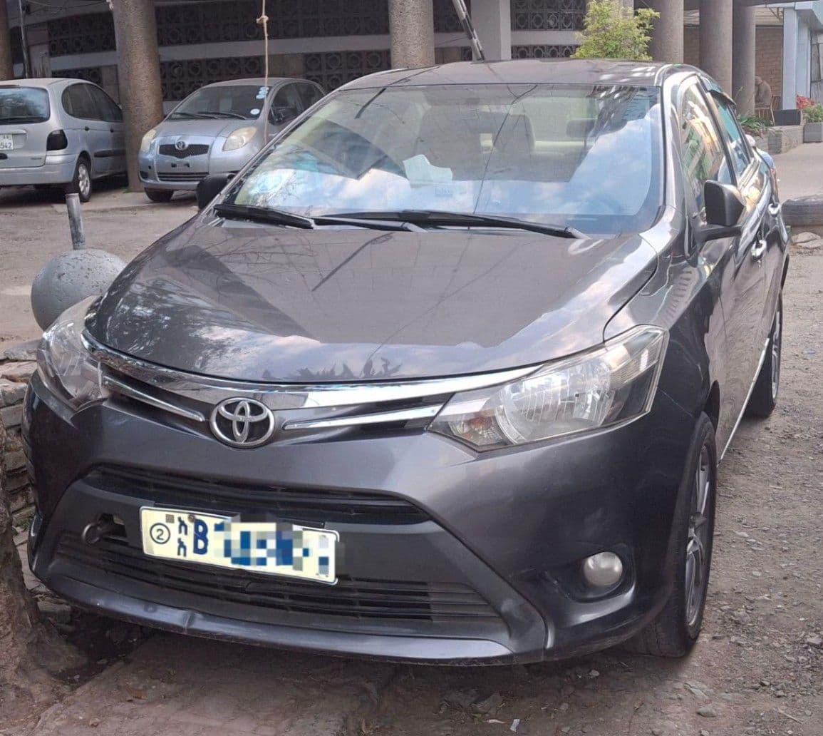 Toyota Yaris Sedan,2015,Automatic,excellent condition!!, photo 2 of 3