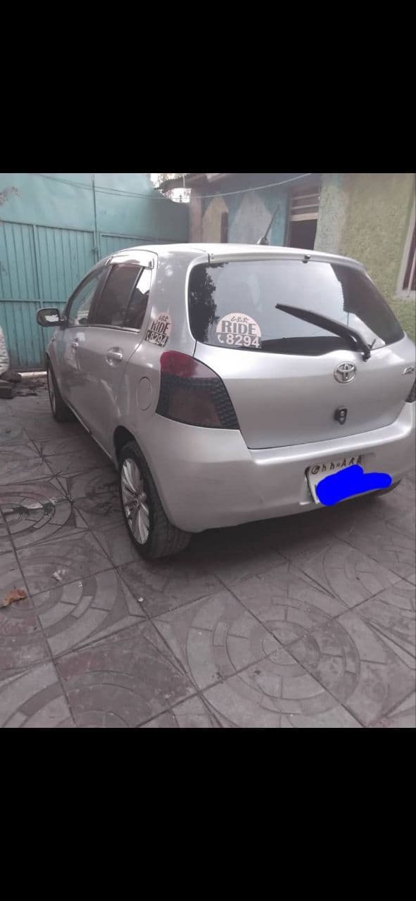 Toyota Yaris, photo 3 of 5