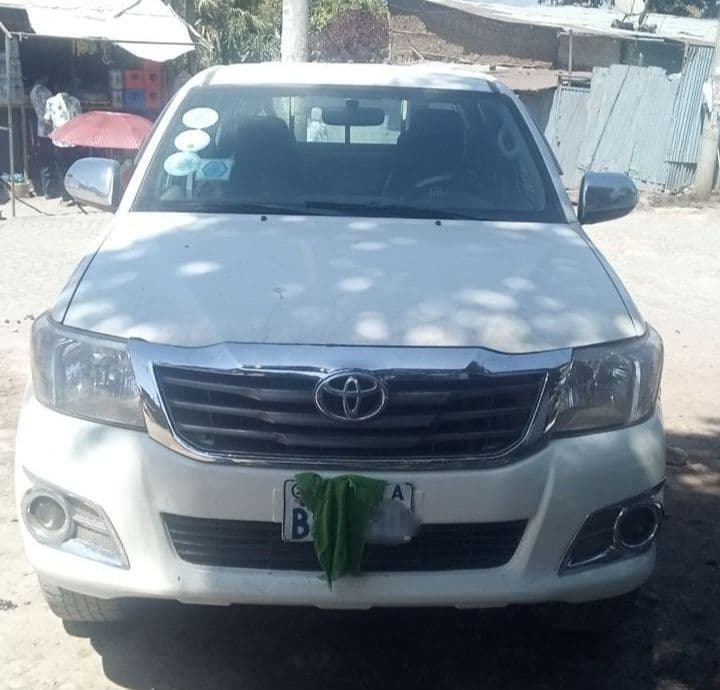 አስቸኳይ!! Toyota Double Gabina,2013,D4D,excellent condition!!, photo 2 of 4