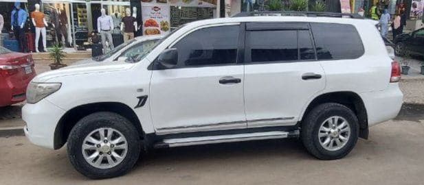 Toyota V8,2012,Europe,7 Seater,excellent condition!!, photo 1 of 5