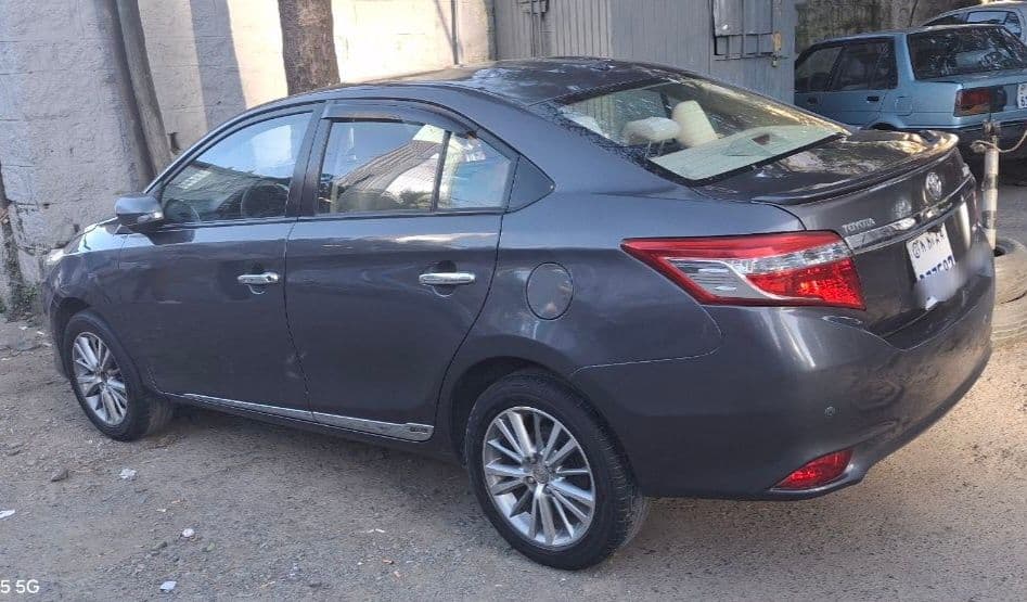 Yaris Sedan,2015,Automatic,excellent condition!!, photo 2 of 4