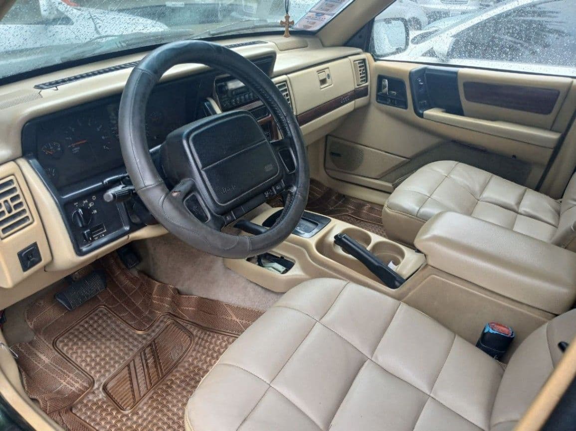 Automatic Jeep Cherokee,excellent condition!!, photo 2 of 5