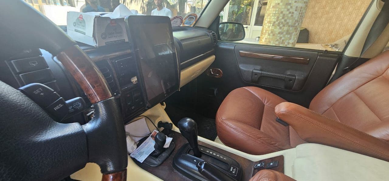  Land Rover Discovery,Automatic,TD5 engine,2004,7 seat,excellent condition!!, photo 6 of 6
