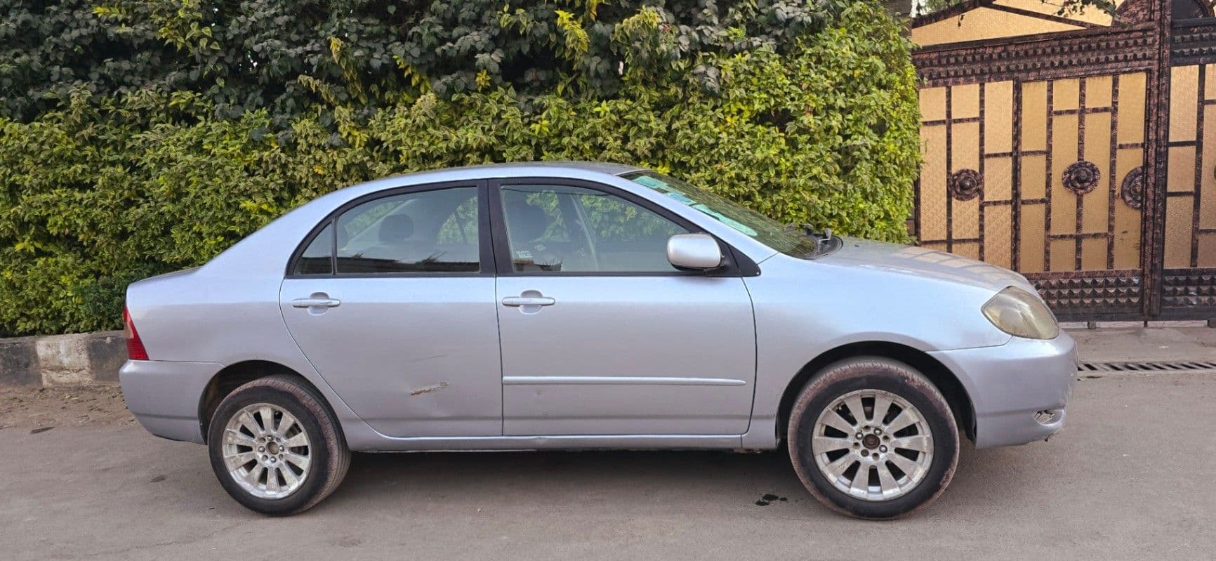 TOYOTA COROLLA 2003, photo 1 of 5