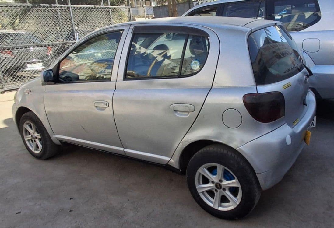 Toyota Vitz, photo 2 of 3