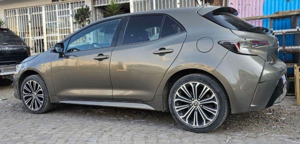 2020 Automatic Corolla,full option,excellent condition!!, photo 3 of 5