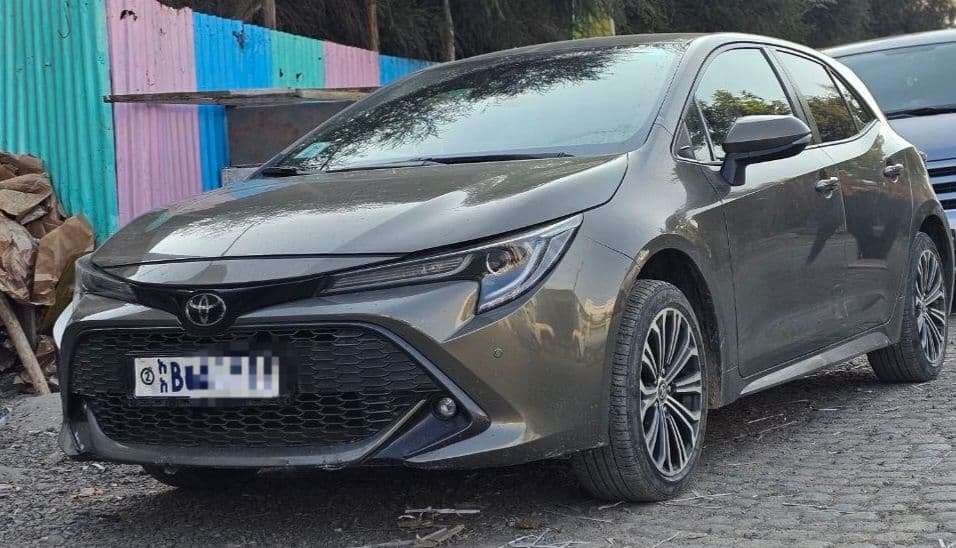 2020 Automatic Corolla,full option,excellent condition!!, photo 2 of 5