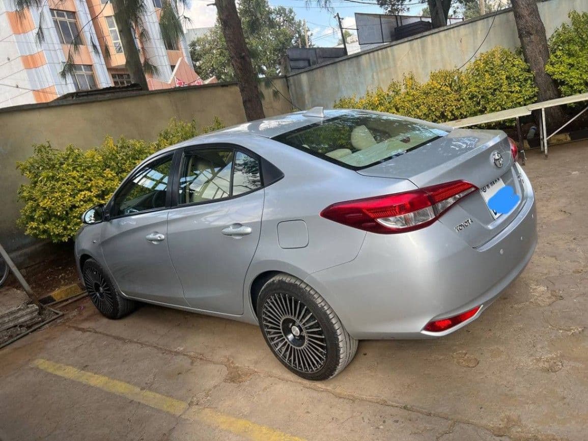 Toyota yaris sedan 2020, photo 5 of 6