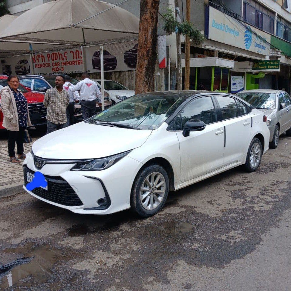 corolla 2023, photo 2 of 3