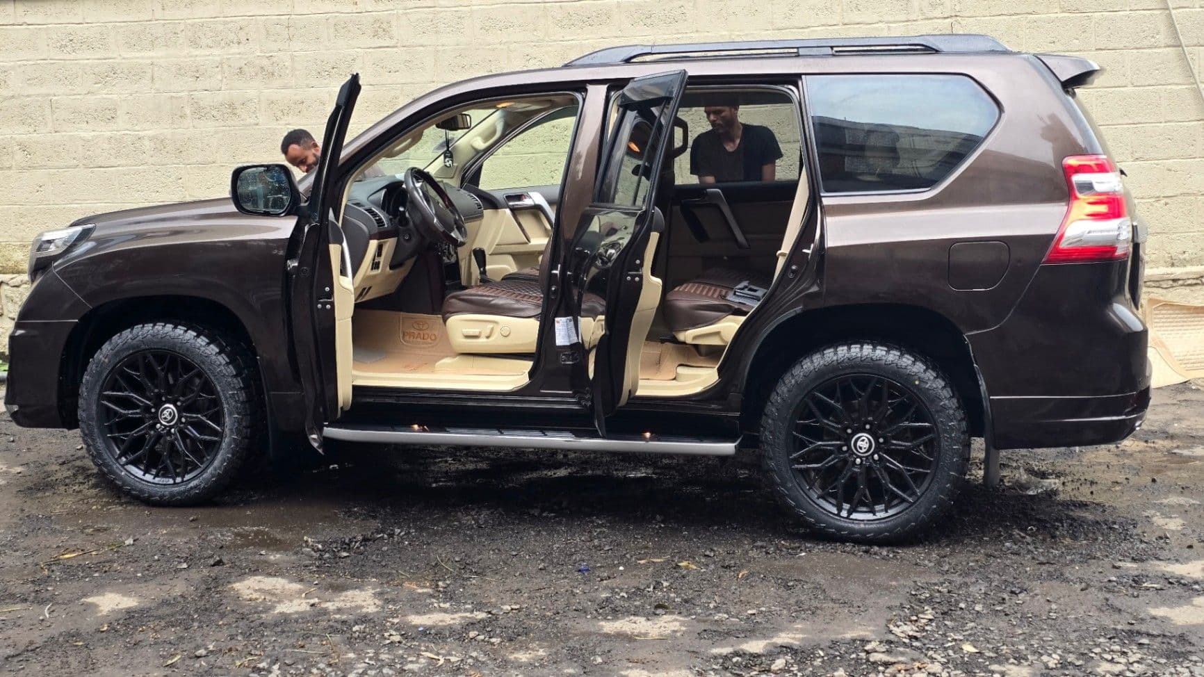 Toyota Prado, photo 1 of 6
