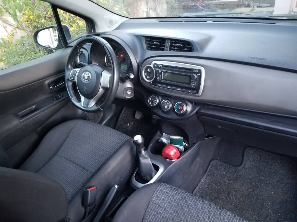 yaris compact, photo 6 of 8