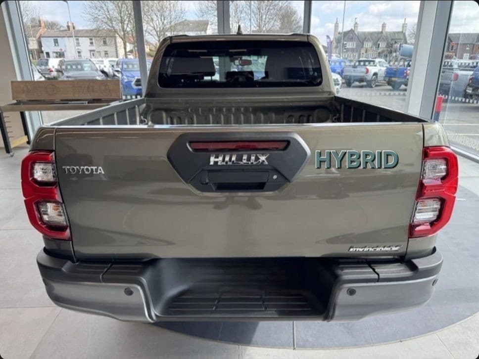 Toyota invincible hybrid 2025, photo 3 of 3
