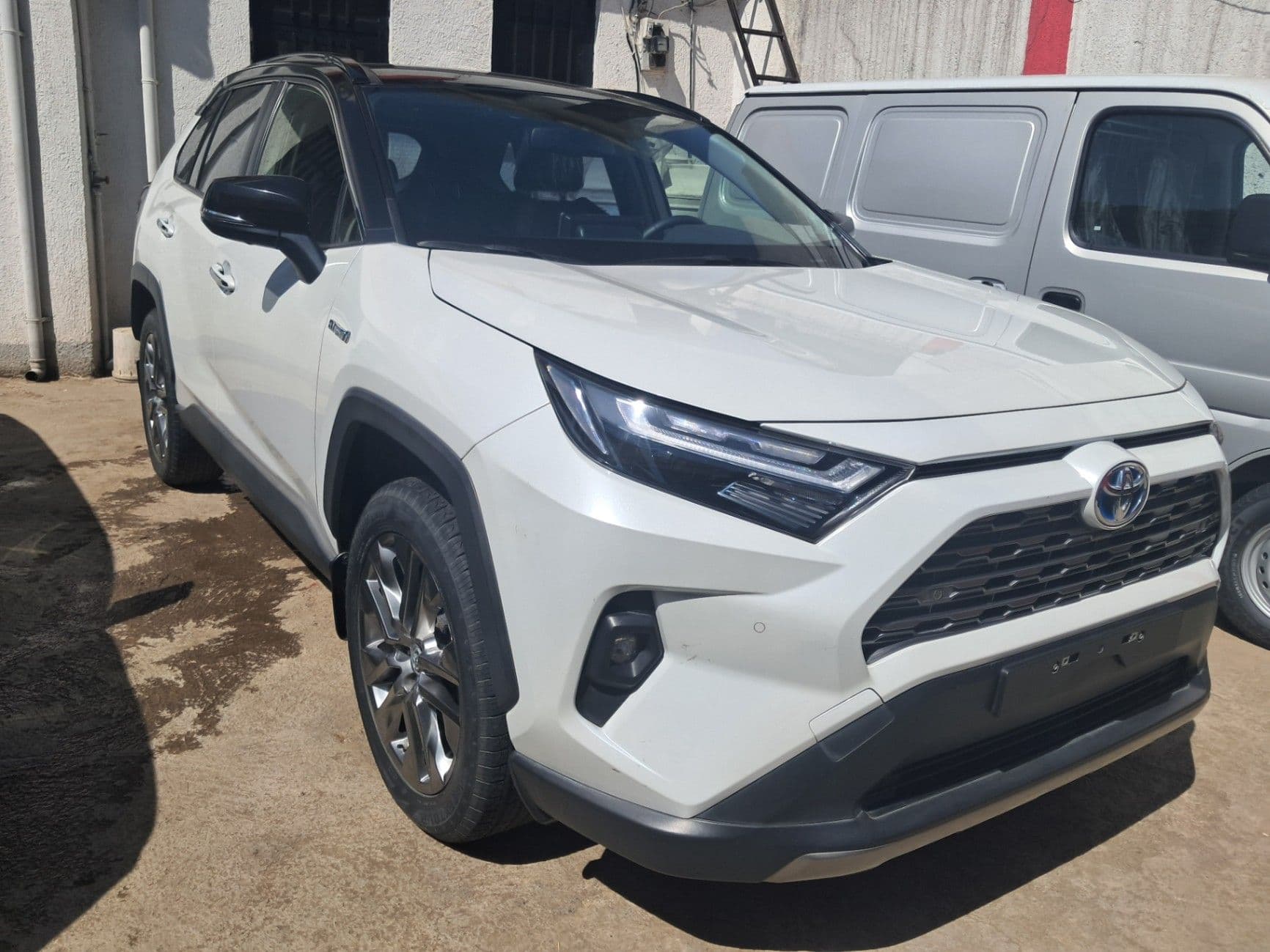Toyota rava 4  hybrid, photo 2 of 3