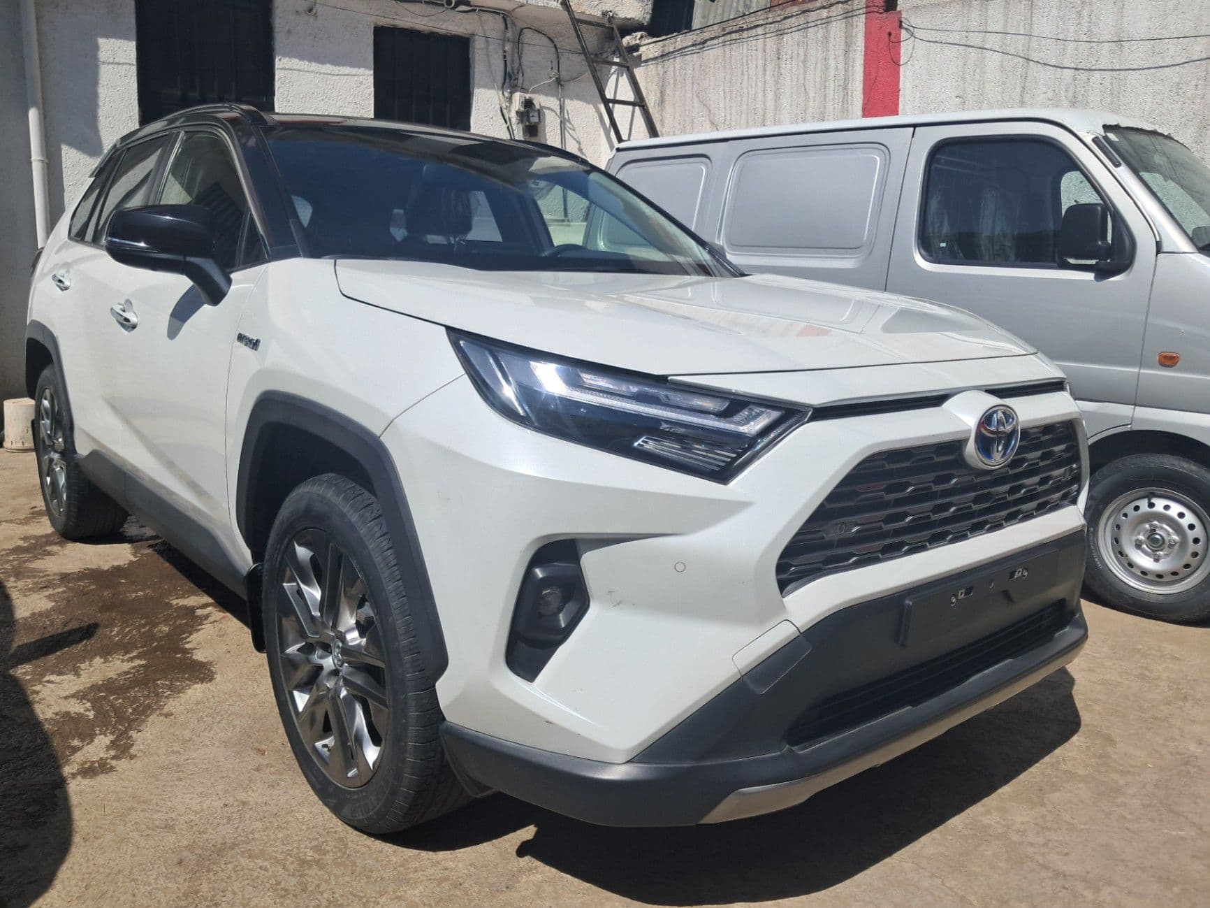 Toyota rava 4  hybrid, photo 1 of 3