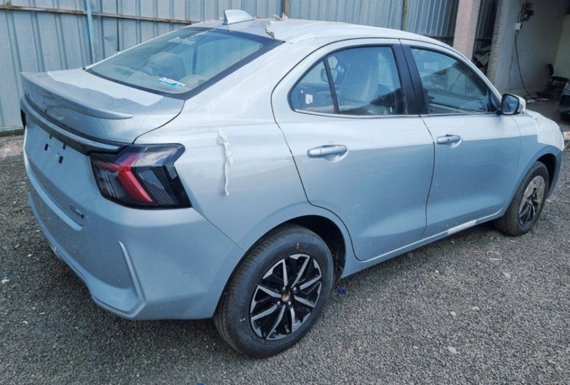 Dzire hybrid 2025, photo 2 of 5