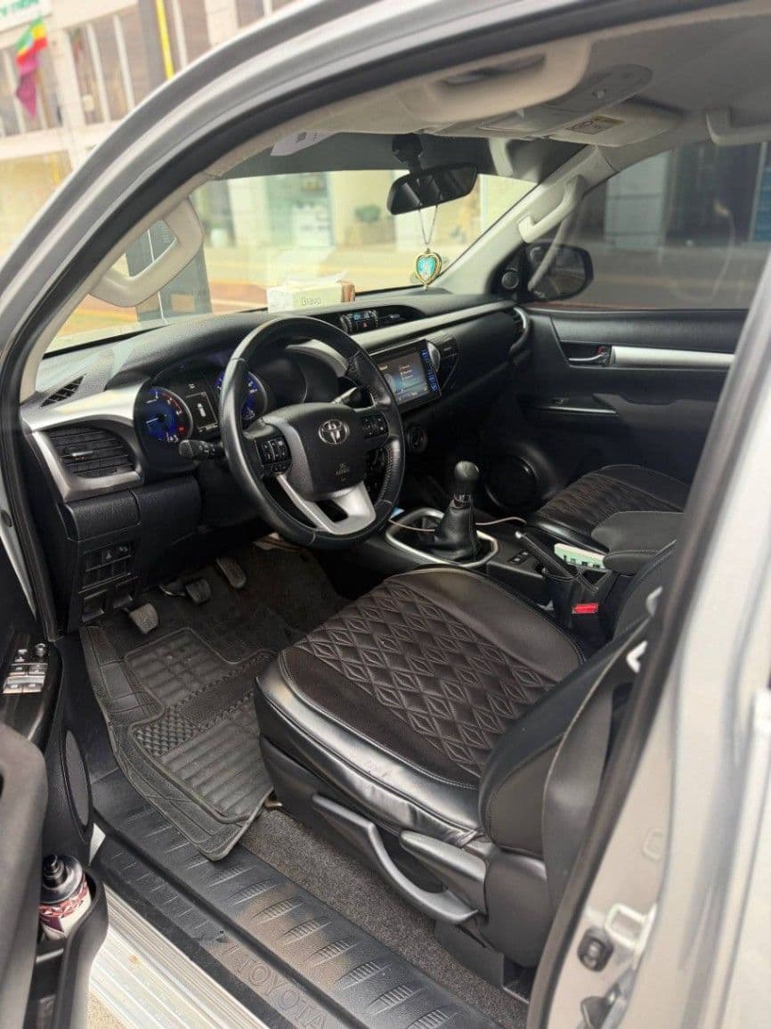 Toyota hilux king cap 2017, photo 3 of 3