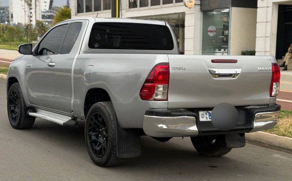 Toyota hilux king cap 2017, photo 2 of 3
