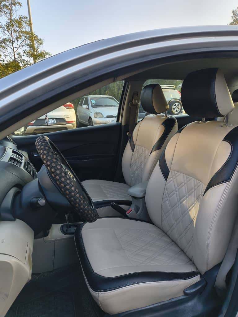 Toyota yaris sedan, photo 3 of 5