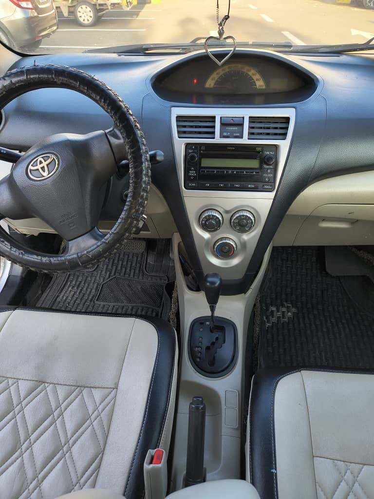 Toyota yaris sedan, photo 2 of 5