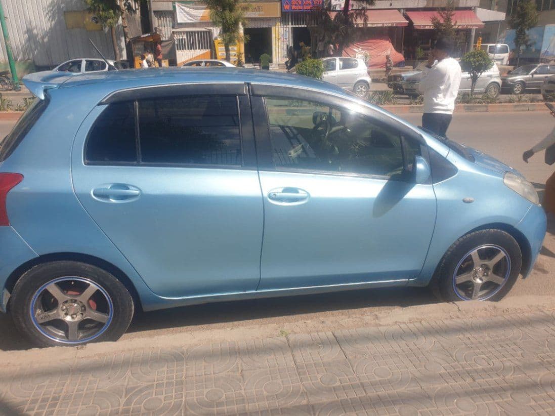 Toyota Yaris 2005, photo 1 of 4
