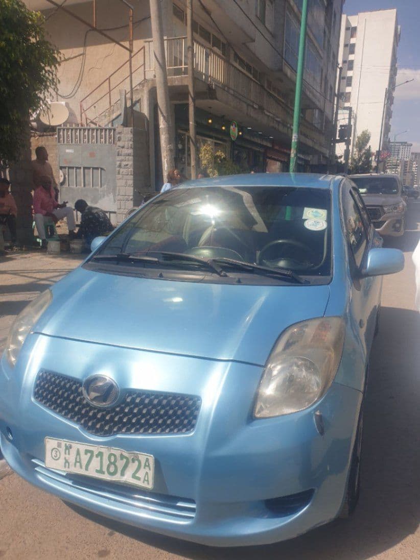 Toyota Yaris 2005, photo 2 of 4