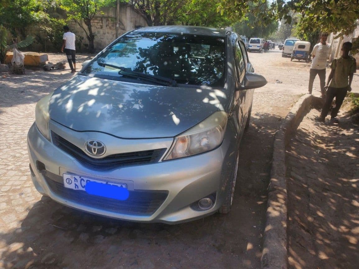 Toyita Yaris 2011, photo 1 of 6