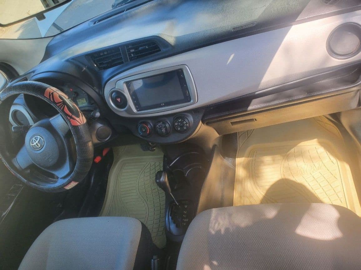 Toyita Yaris 2011, photo 2 of 6