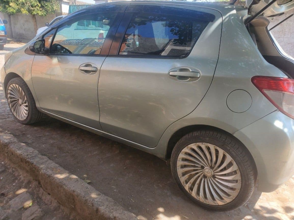 Toyita Yaris 2011, photo 5 of 6