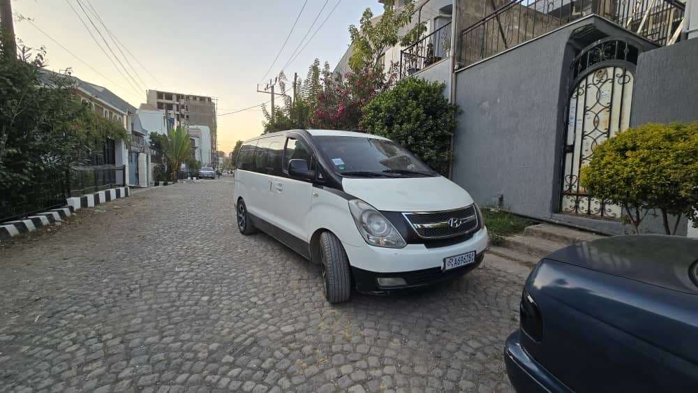 Hyundai H1, photo 1 of 6